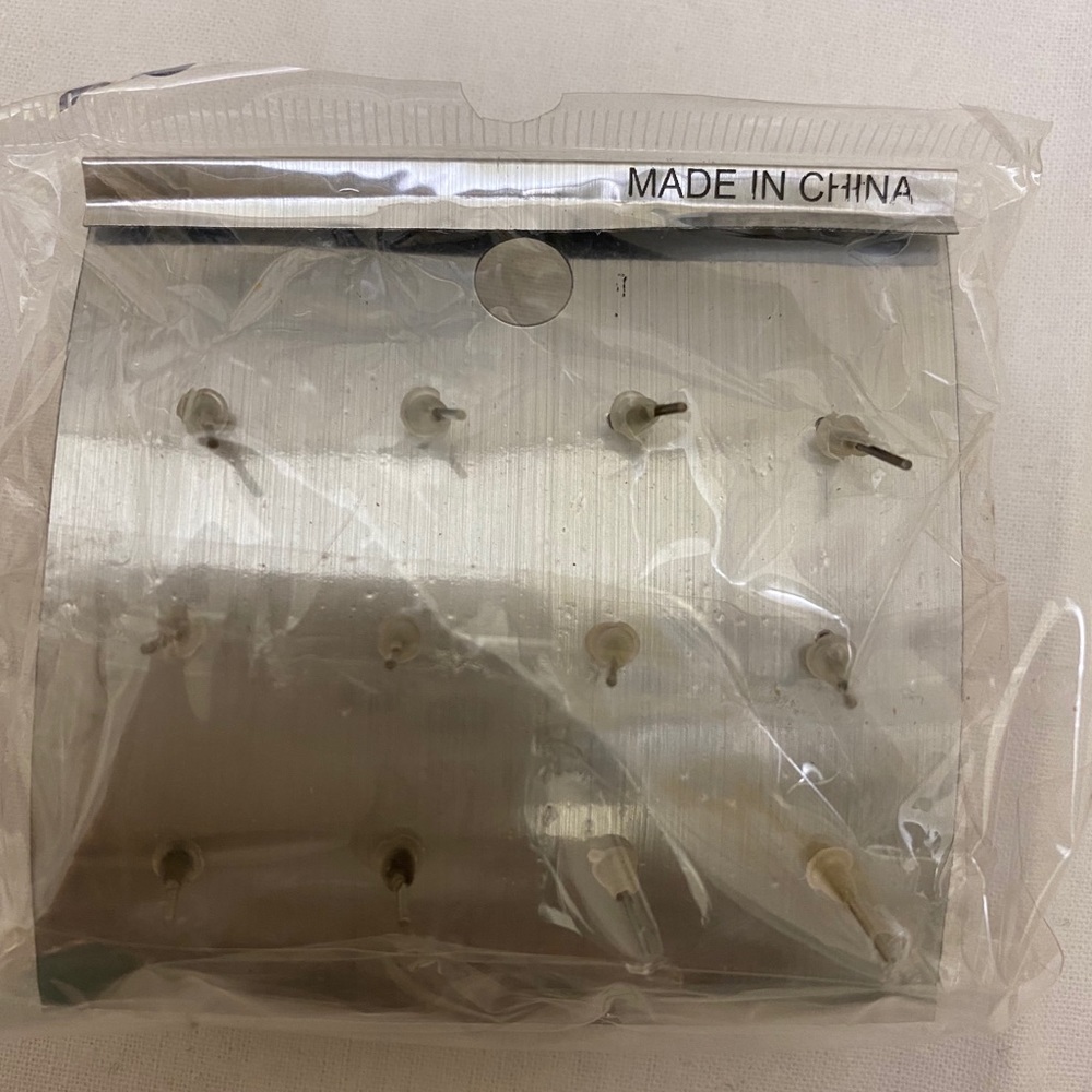 🦋4/$20 Fashion Jewelry Post Pierced Earrings 6pr - Picture 3 of 3